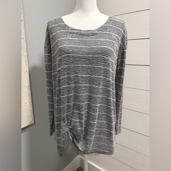 Jones New York Tops - Jones New York Black and White Striped Long Sleeve Top